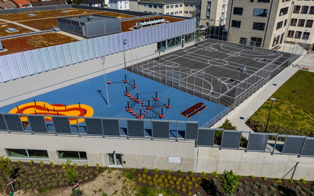 Os skole lekeområde, takareal og uteområde